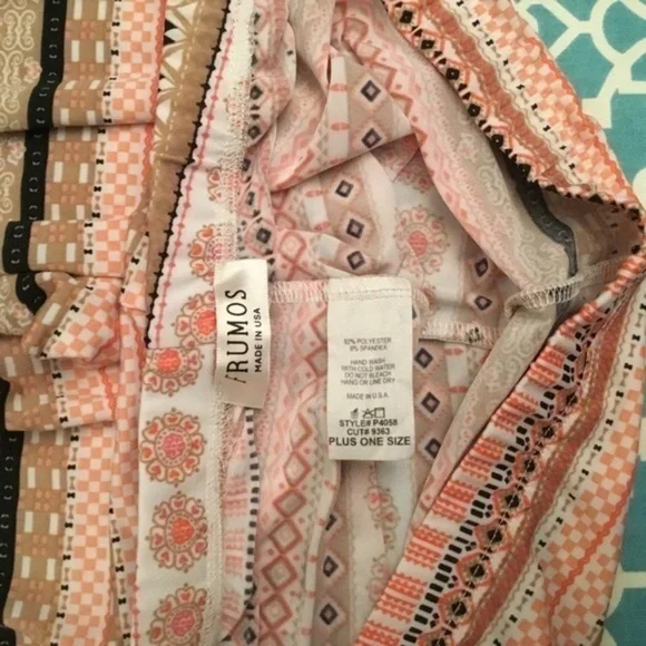 FRUMOS Peach and cream Seasonal Leggings - Picture 3 of 7